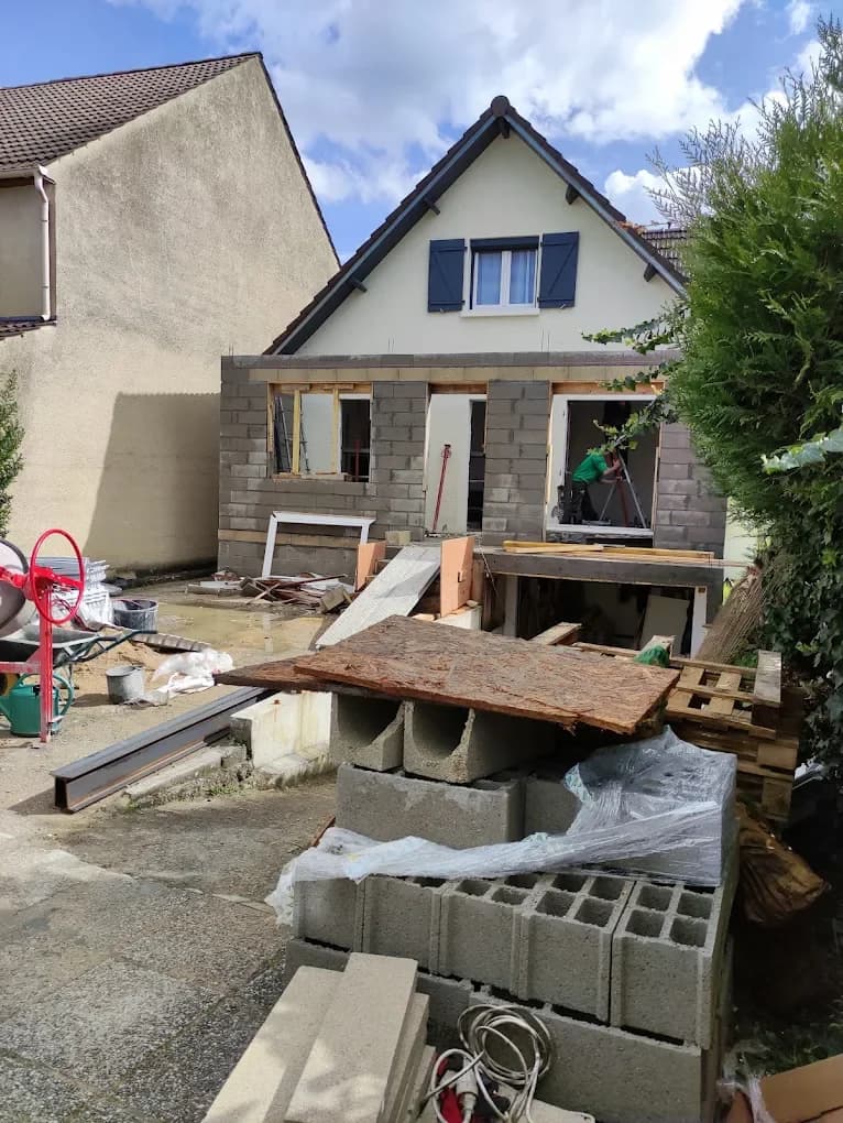 Avant chantier — extension maison avec gros œuvre en cours