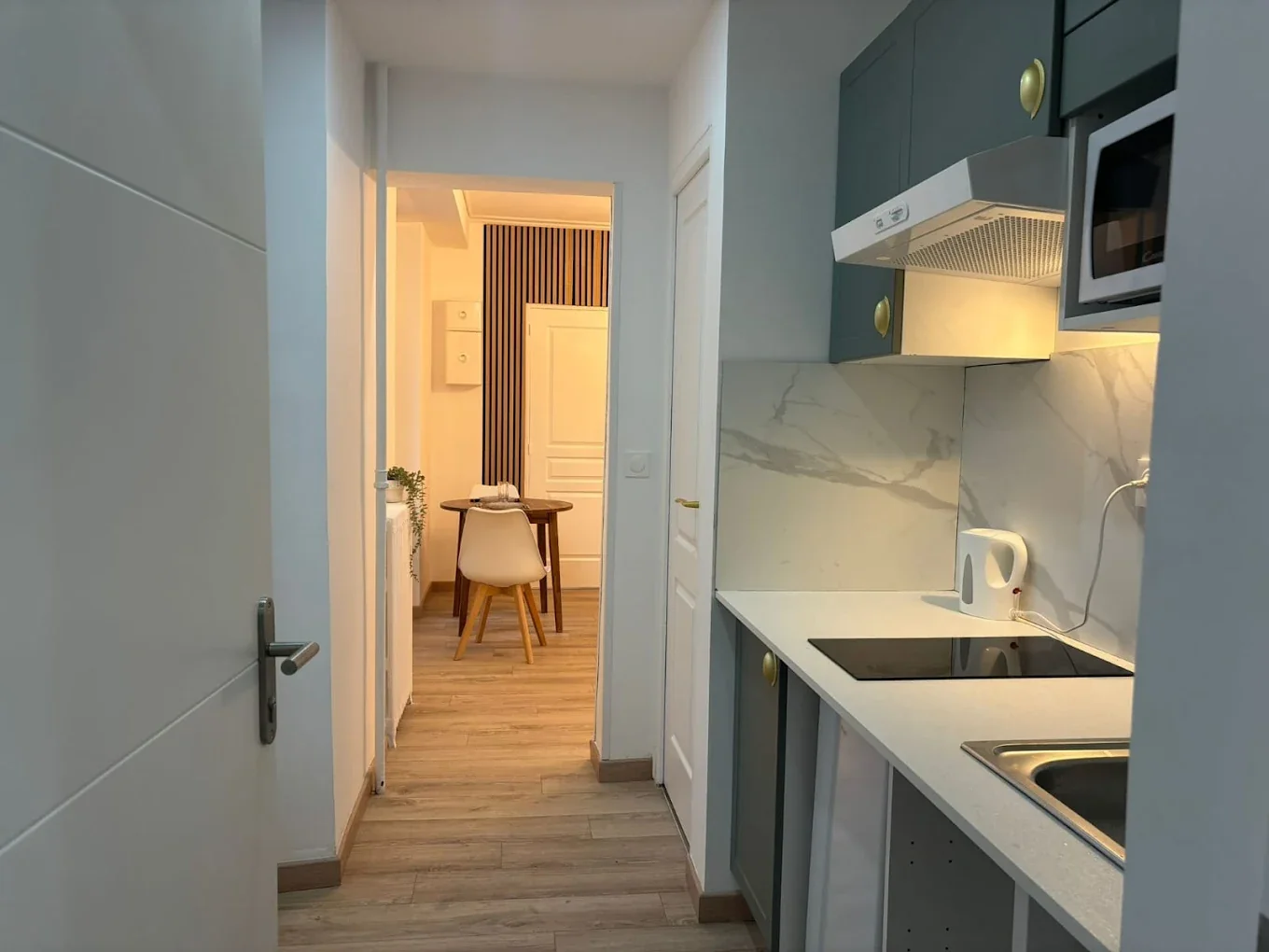 Cuisine moderne grise-bleue